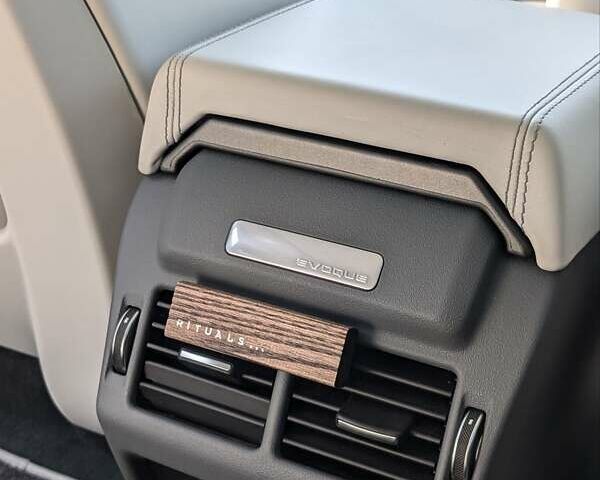 Сірий Ленд Ровер Рендж Ровер Евок, об'ємом двигуна 2 л та пробігом 136 тис. км за 21500 $, фото 26 на Automoto.ua