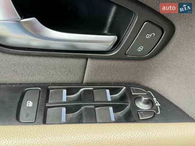 Сірий Ленд Ровер Рендж Ровер Евок, об'ємом двигуна 2 л та пробігом 142 тис. км за 22490 $, фото 16 на Automoto.ua