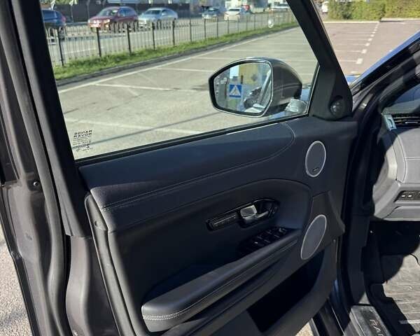 Сірий Ленд Ровер Рендж Ровер Евок, об'ємом двигуна 2 л та пробігом 177 тис. км за 20250 $, фото 15 на Automoto.ua