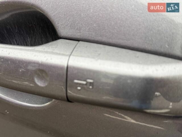 Сірий Ленд Ровер Рендж Ровер Евок, об'ємом двигуна 2 л та пробігом 142 тис. км за 17990 $, фото 15 на Automoto.ua