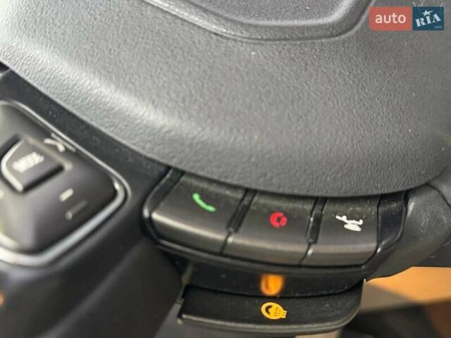 Сірий Ленд Ровер Рендж Ровер Евок, об'ємом двигуна 2 л та пробігом 142 тис. км за 18990 $, фото 19 на Automoto.ua