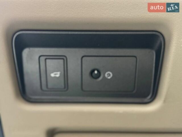 Сірий Ленд Ровер Рендж Ровер Евок, об'ємом двигуна 2 л та пробігом 142 тис. км за 17990 $, фото 18 на Automoto.ua