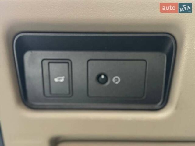 Сірий Ленд Ровер Рендж Ровер Евок, об'ємом двигуна 2 л та пробігом 142 тис. км за 18990 $, фото 18 на Automoto.ua