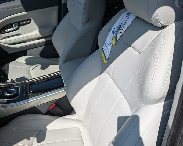 Сірий Ленд Ровер Рендж Ровер Евок, об'ємом двигуна 2 л та пробігом 136 тис. км за 21500 $, фото 15 на Automoto.ua