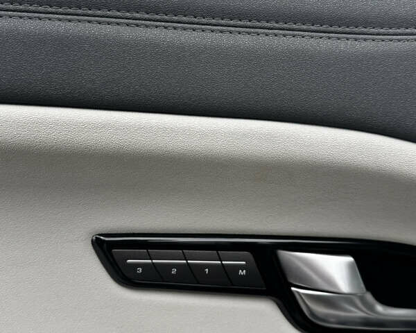 Сірий Ленд Ровер Рендж Ровер Евок, об'ємом двигуна 2 л та пробігом 171 тис. км за 16000 $, фото 17 на Automoto.ua