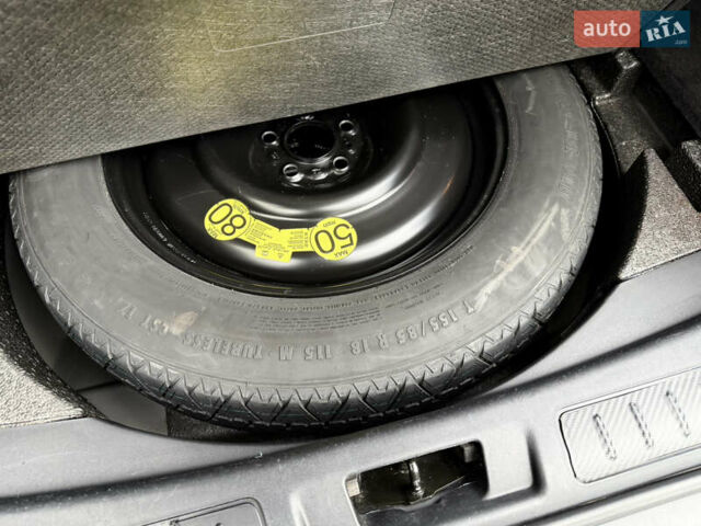 Сірий Ленд Ровер Рендж Ровер Евок, об'ємом двигуна 2 л та пробігом 98 тис. км за 22400 $, фото 42 на Automoto.ua