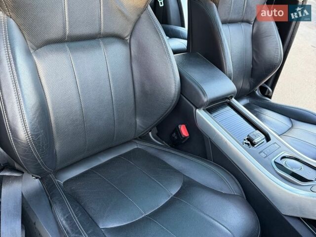 Сірий Ленд Ровер Рендж Ровер Евок, об'ємом двигуна 2 л та пробігом 88 тис. км за 20500 $, фото 40 на Automoto.ua