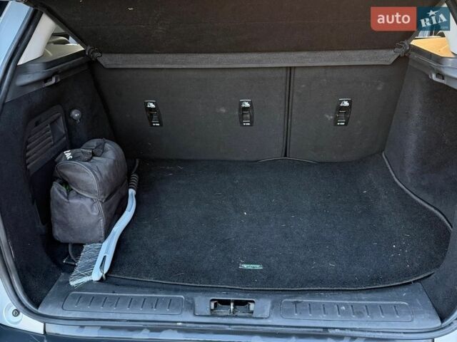 Сірий Ленд Ровер Рендж Ровер Евок, об'ємом двигуна 2 л та пробігом 88 тис. км за 20500 $, фото 34 на Automoto.ua