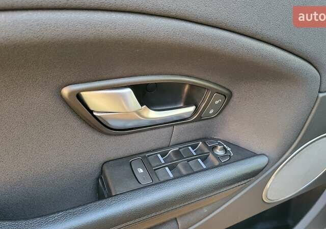 Серый Ленд Ровер Рендж Ровер Эвок, объемом двигателя 2 л и пробегом 242 тыс. км за 19999 $, фото 25 на Automoto.ua