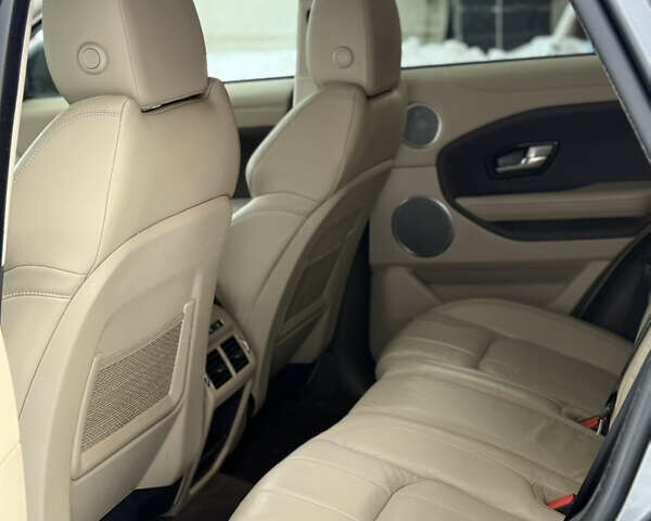 Сірий Ленд Ровер Рендж Ровер Евок, об'ємом двигуна 2 л та пробігом 170 тис. км за 20800 $, фото 22 на Automoto.ua