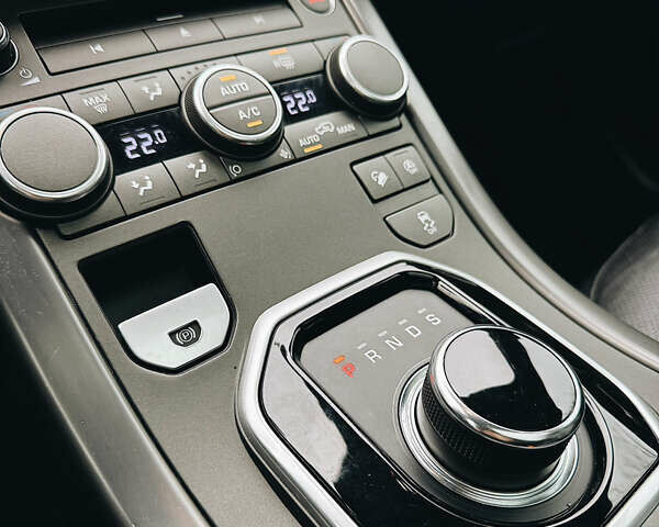 Серый Ленд Ровер Рендж Ровер Эвок, объемом двигателя 2 л и пробегом 70 тыс. км за 26500 $, фото 24 на Automoto.ua