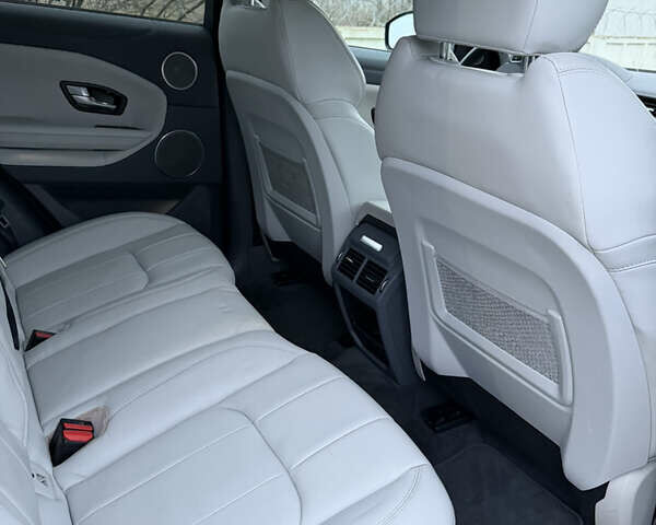 Сірий Ленд Ровер Рендж Ровер Евок, об'ємом двигуна 2 л та пробігом 103 тис. км за 18500 $, фото 8 на Automoto.ua