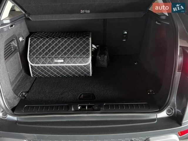 Серый Ленд Ровер Рендж Ровер Эвок, объемом двигателя 2 л и пробегом 59 тыс. км за 30000 $, фото 5 на Automoto.ua