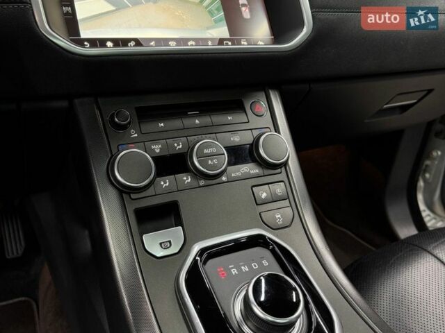 Серый Ленд Ровер Рендж Ровер Эвок, объемом двигателя 2 л и пробегом 120 тыс. км за 17650 $, фото 17 на Automoto.ua