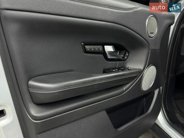 Серый Ленд Ровер Рендж Ровер Эвок, объемом двигателя 2 л и пробегом 120 тыс. км за 17650 $, фото 28 на Automoto.ua