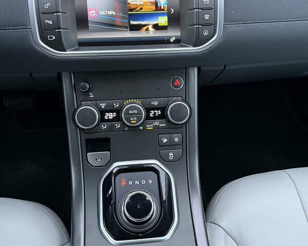 Сірий Ленд Ровер Рендж Ровер Евок, об'ємом двигуна 2 л та пробігом 103 тис. км за 18500 $, фото 12 на Automoto.ua