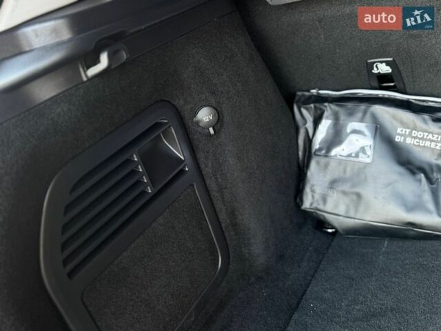 Серый Ленд Ровер Рендж Ровер Эвок, объемом двигателя 2 л и пробегом 130 тыс. км за 23900 $, фото 97 на Automoto.ua