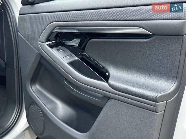 Сірий Ленд Ровер Рендж Ровер Евок, об'ємом двигуна 2 л та пробігом 65 тис. км за 28000 $, фото 42 на Automoto.ua