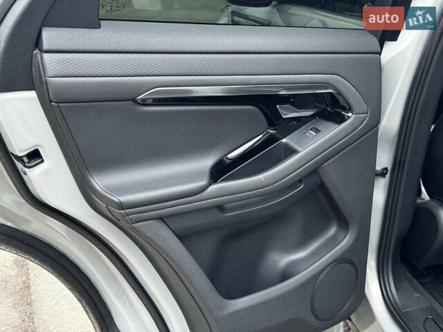 Сірий Ленд Ровер Рендж Ровер Евок, об'ємом двигуна 2 л та пробігом 65 тис. км за 28000 $, фото 22 на Automoto.ua