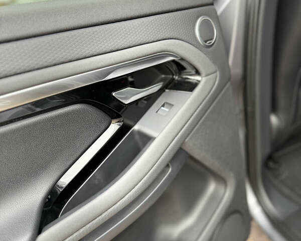 Серый Ленд Ровер Рендж Ровер Эвок, объемом двигателя 2 л и пробегом 120 тыс. км за 35000 $, фото 32 на Automoto.ua