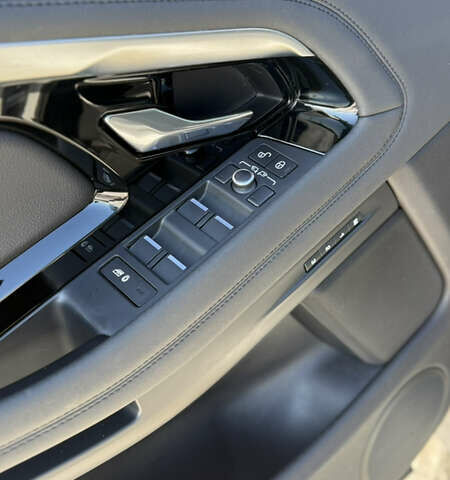 Сірий Ленд Ровер Рендж Ровер Евок, об'ємом двигуна 2 л та пробігом 71 тис. км за 29900 $, фото 22 на Automoto.ua