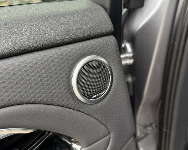 Серый Ленд Ровер Рендж Ровер Эвок, объемом двигателя 2 л и пробегом 120 тыс. км за 35000 $, фото 31 на Automoto.ua