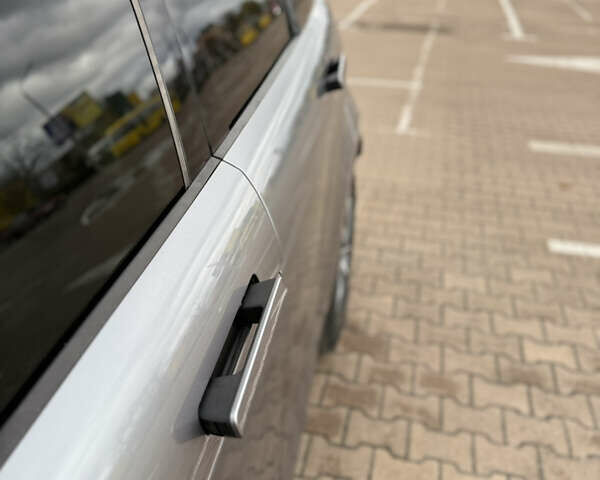 Серый Ленд Ровер Рендж Ровер Эвок, объемом двигателя 2 л и пробегом 120 тыс. км за 35000 $, фото 34 на Automoto.ua