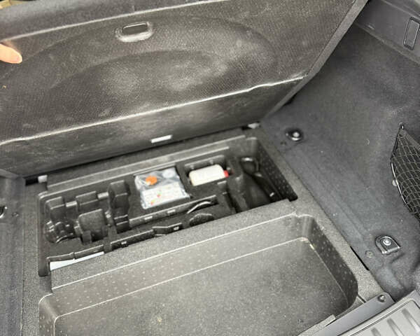 Серый Ленд Ровер Рендж Ровер Эвок, объемом двигателя 2 л и пробегом 120 тыс. км за 35000 $, фото 38 на Automoto.ua