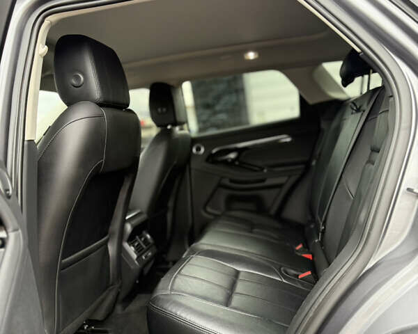 Серый Ленд Ровер Рендж Ровер Эвок, объемом двигателя 2 л и пробегом 120 тыс. км за 35000 $, фото 29 на Automoto.ua