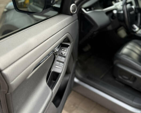 Серый Ленд Ровер Рендж Ровер Эвок, объемом двигателя 2 л и пробегом 120 тыс. км за 35000 $, фото 11 на Automoto.ua