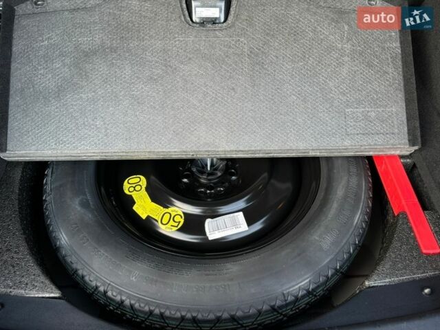 Серый Ленд Ровер Рендж Ровер Эвок, объемом двигателя 2 л и пробегом 130 тыс. км за 23900 $, фото 90 на Automoto.ua