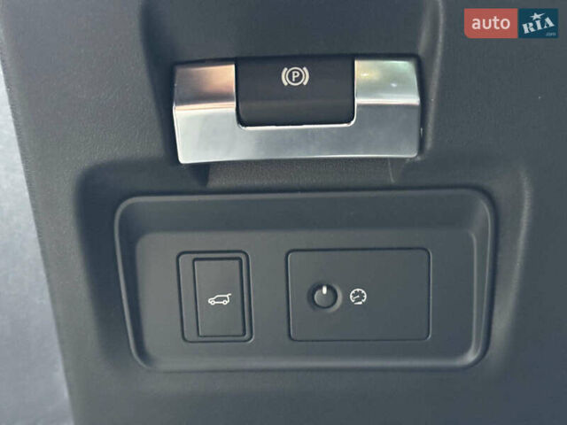 Сірий Ленд Ровер Рендж Ровер Евок, об'ємом двигуна 2 л та пробігом 65 тис. км за 28000 $, фото 33 на Automoto.ua
