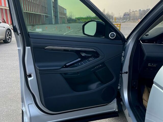 Серый Ленд Ровер Рендж Ровер Эвок, объемом двигателя 2 л и пробегом 36 тыс. км за 33700 $, фото 7 на Automoto.ua