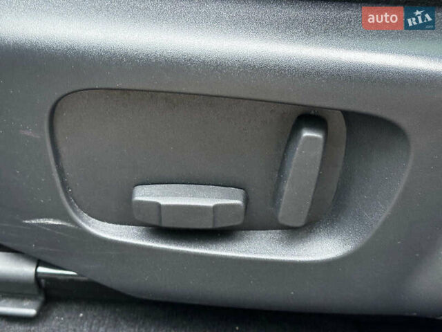 Сірий Ленд Ровер Рендж Ровер Евок, об'ємом двигуна 2 л та пробігом 65 тис. км за 28000 $, фото 32 на Automoto.ua