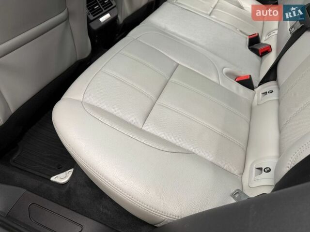 Серый Ленд Ровер Рендж Ровер Эвок, объемом двигателя 2 л и пробегом 75 тыс. км за 31500 $, фото 25 на Automoto.ua