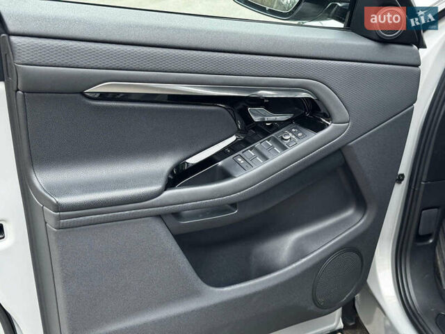 Сірий Ленд Ровер Рендж Ровер Евок, об'ємом двигуна 2 л та пробігом 65 тис. км за 28000 $, фото 30 на Automoto.ua