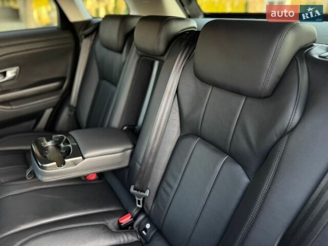 Серый Ленд Ровер Рендж Ровер Эвок, объемом двигателя 2 л и пробегом 130 тыс. км за 23900 $, фото 88 на Automoto.ua