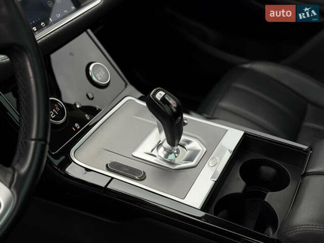 Серый Ленд Ровер Рендж Ровер Эвок, объемом двигателя 2 л и пробегом 70 тыс. км за 34000 $, фото 17 на Automoto.ua