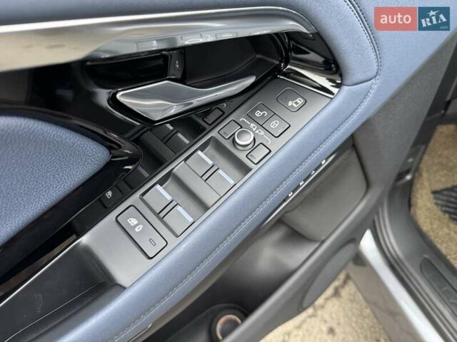 Серый Ленд Ровер Рендж Ровер Эвок, объемом двигателя 2 л и пробегом 83 тыс. км за 34990 $, фото 26 на Automoto.ua
