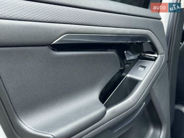 Сірий Ленд Ровер Рендж Ровер Евок, об'ємом двигуна 2 л та пробігом 65 тис. км за 28000 $, фото 25 на Automoto.ua