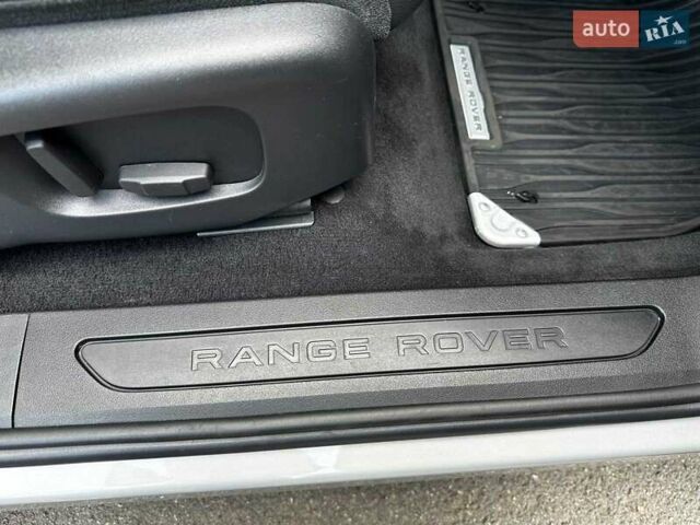 Серый Ленд Ровер Рендж Ровер Эвок, объемом двигателя 2 л и пробегом 65 тыс. км за 30790 $, фото 30 на Automoto.ua