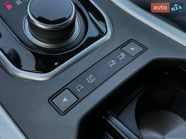 Серый Ленд Ровер Рендж Ровер Эвок, объемом двигателя 2 л и пробегом 130 тыс. км за 23900 $, фото 63 на Automoto.ua