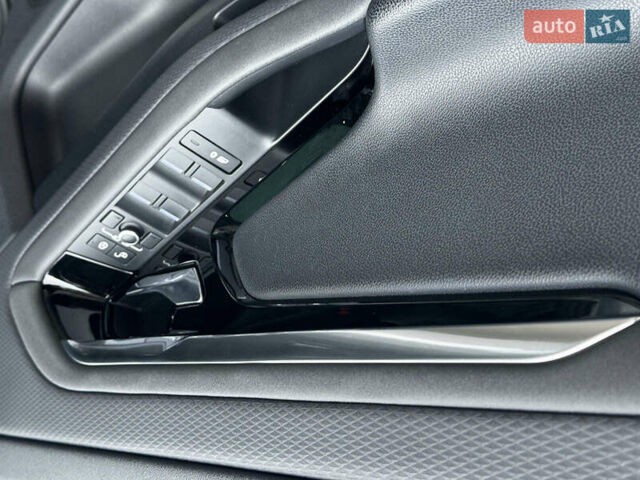 Сірий Ленд Ровер Рендж Ровер Евок, об'ємом двигуна 2 л та пробігом 65 тис. км за 28000 $, фото 31 на Automoto.ua