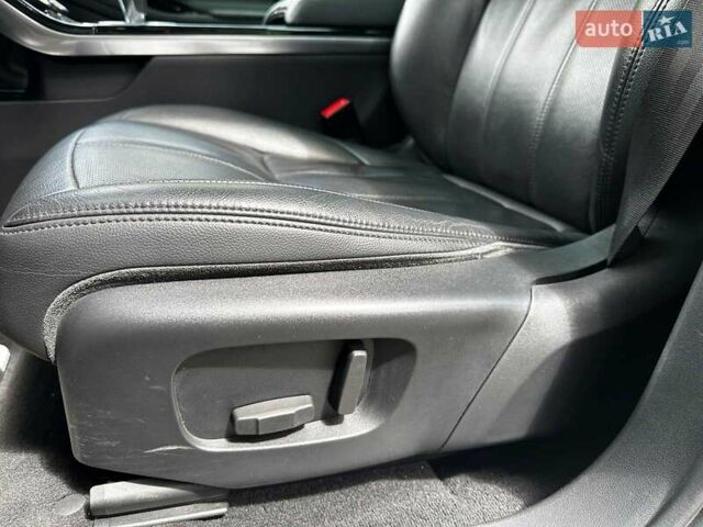 Серый Ленд Ровер Рендж Ровер Эвок, объемом двигателя 2 л и пробегом 65 тыс. км за 30790 $, фото 11 на Automoto.ua