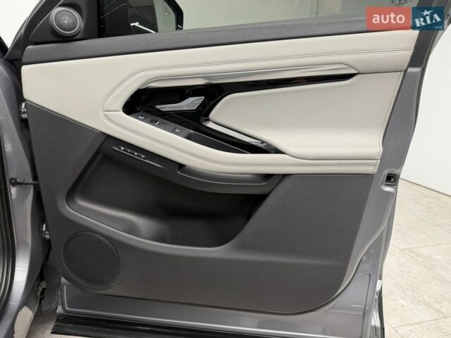 Серый Ленд Ровер Рендж Ровер Эвок, объемом двигателя 2 л и пробегом 75 тыс. км за 31500 $, фото 35 на Automoto.ua