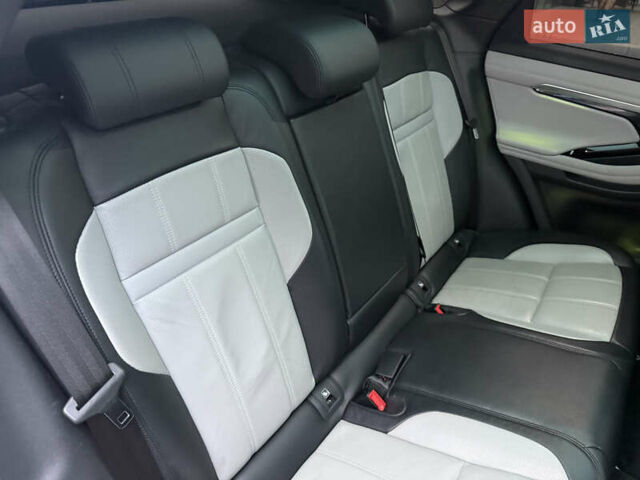 Сірий Ленд Ровер Рендж Ровер Евок, об'ємом двигуна 2 л та пробігом 161 тис. км за 29999 $, фото 34 на Automoto.ua