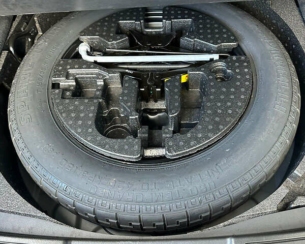 Сірий Ленд Ровер Рендж Ровер Евок, об'ємом двигуна 2 л та пробігом 39 тис. км за 38700 $, фото 32 на Automoto.ua