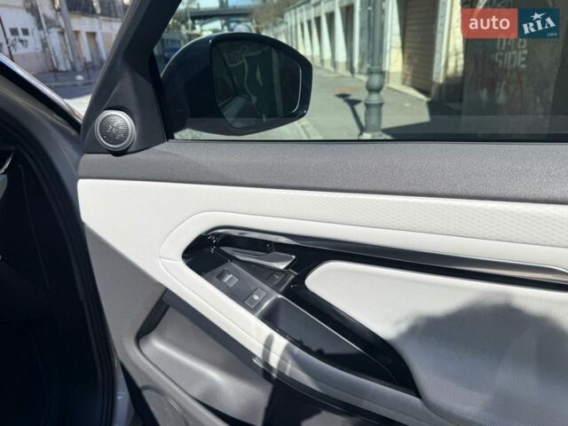 Серый Ленд Ровер Рендж Ровер Эвок, объемом двигателя 2 л и пробегом 30 тыс. км за 40900 $, фото 3 на Automoto.ua