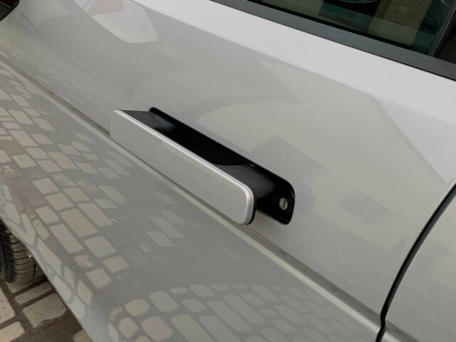 Серый Ленд Ровер Рендж Ровер Эвок, объемом двигателя 2 л и пробегом 180 тыс. км за 34555 $, фото 4 на Automoto.ua