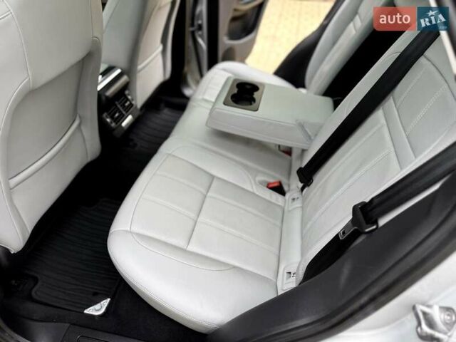 Серый Ленд Ровер Рендж Ровер Эвок, объемом двигателя 2 л и пробегом 65 тыс. км за 42700 $, фото 41 на Automoto.ua